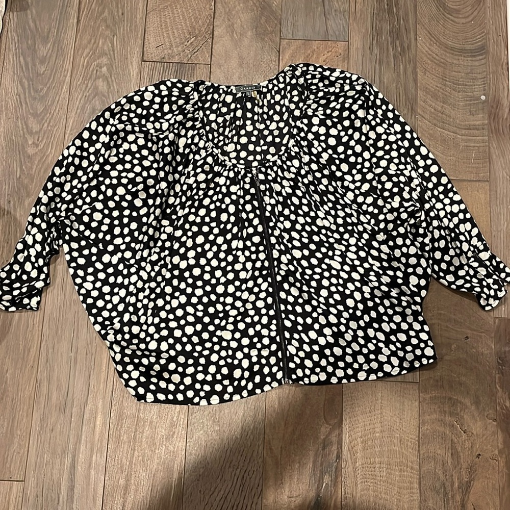 Gracia blouse with zippers